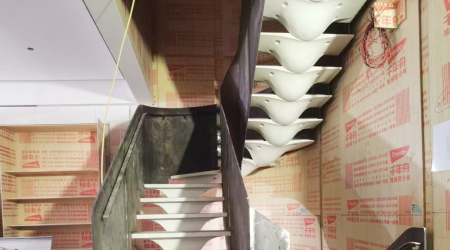 飾紀(jì)上品GRG廠家-山東皇家私人定制GRG旋轉(zhuǎn)樓梯魚(yú)骨造型