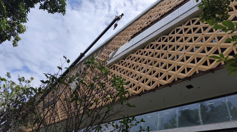 惠州茶葉產業(yè)園彩色UHPC鏤空幕墻板工程案例 惠州茶葉產業(yè)園彩色UHPC鏤空幕墻板工程案例