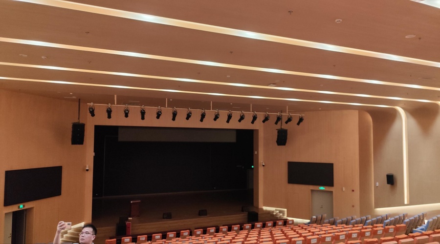 深圳坪山實驗學校GRG報告廳穿孔板工程案例